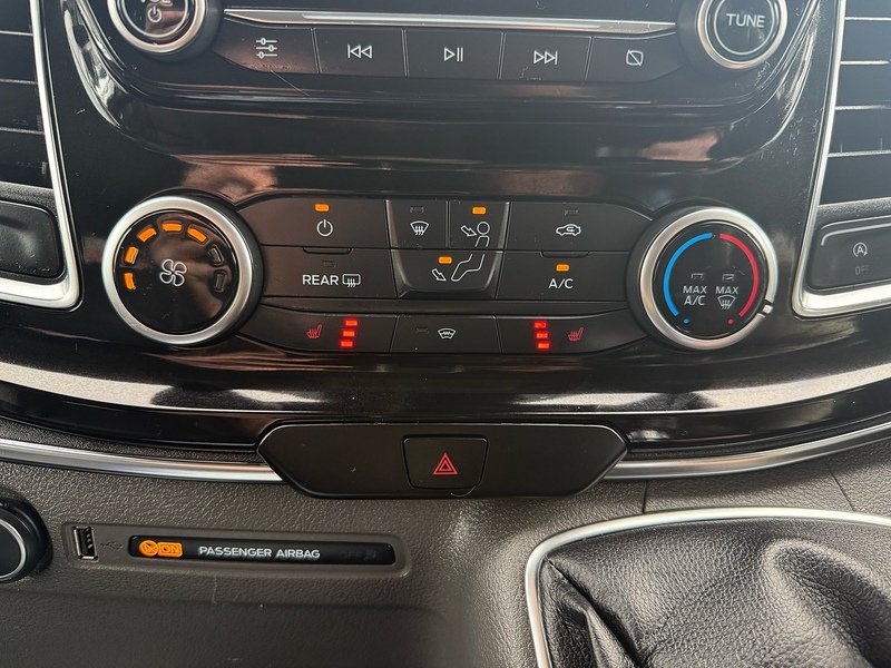 Ford 2.0 310 EcoBlue Titanium Minibus Double Cab 5dr Diesel Manual L2 Euro 6 (s/s) (130 ps)