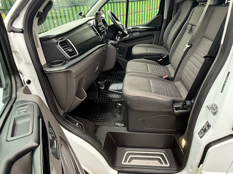 Ford 2.0 310 EcoBlue Titanium Minibus Double Cab 5dr Diesel Manual L2 Euro 6 (s/s) (130 ps)