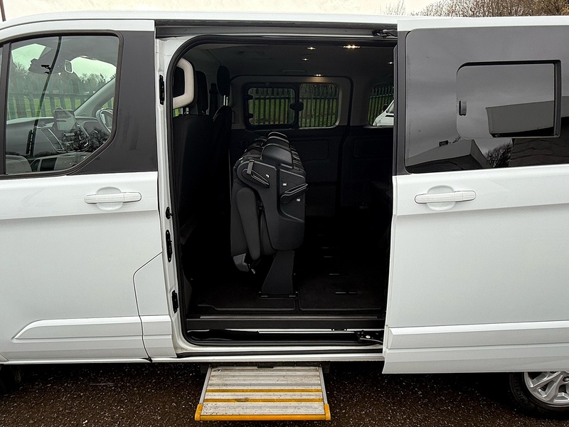 Ford 2.0 310 EcoBlue Titanium Minibus Double Cab 5dr Diesel Manual L2 Euro 6 (s/s) (130 ps)