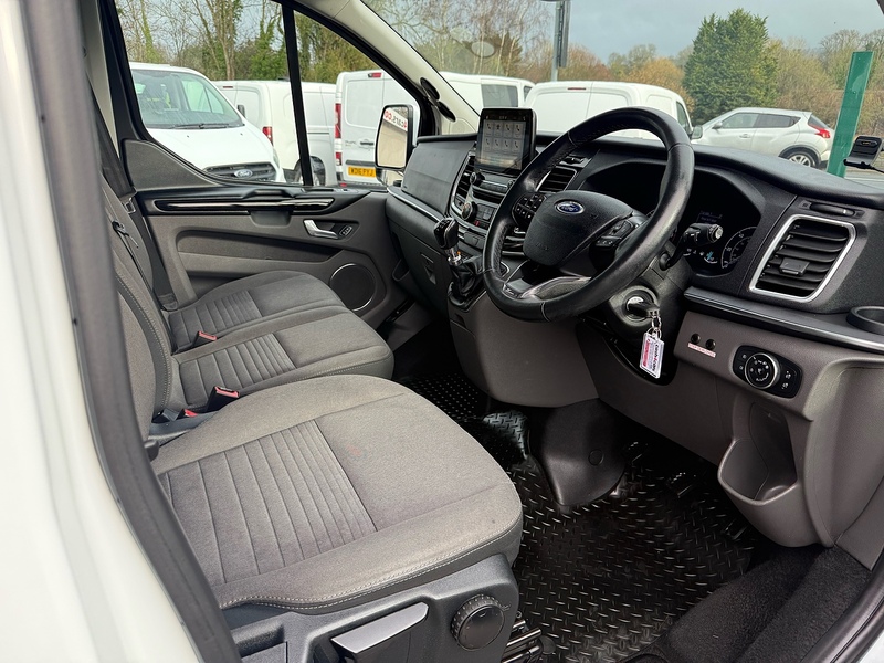 Ford 2.0 310 EcoBlue Titanium Minibus Double Cab 5dr Diesel Manual L2 Euro 6 (s/s) (130 ps)