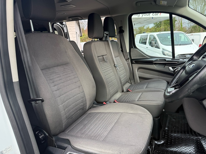 Ford 2.0 310 EcoBlue Titanium Minibus Double Cab 5dr Diesel Manual L2 Euro 6 (s/s) (130 ps)