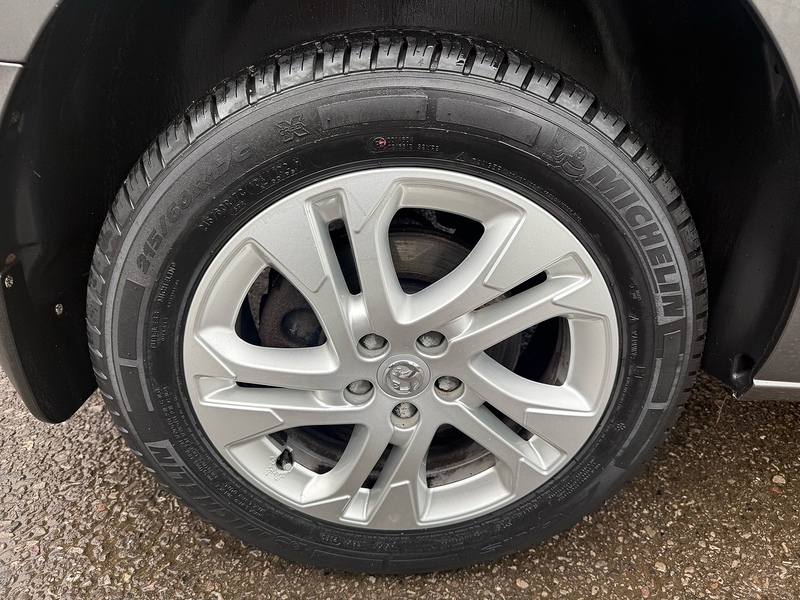 Vauxhall 2.0 Turbo D 3100 Elite Crew Van Double Cab 5dr Diesel Auto L1 H1 Euro 6 (s/s) (180 ps)