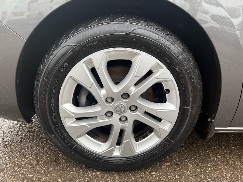 Vauxhall 2.0 Turbo D 3100 Elite Crew Van Double Cab 5dr Diesel Auto L1 H1 Euro 6 (s/s) (180 ps)