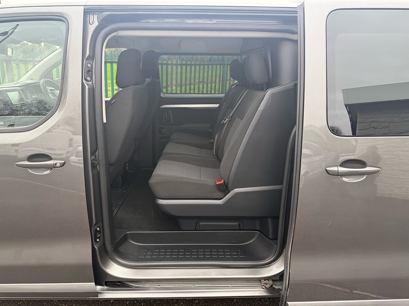 Vauxhall 2.0 Turbo D 3100 Elite Crew Van Double Cab 5dr Diesel Auto L1 H1 Euro 6 (s/s) (180 ps)