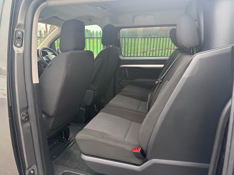 Vauxhall 2.0 Turbo D 3100 Elite Crew Van Double Cab 5dr Diesel Auto L1 H1 Euro 6 (s/s) (180 ps)