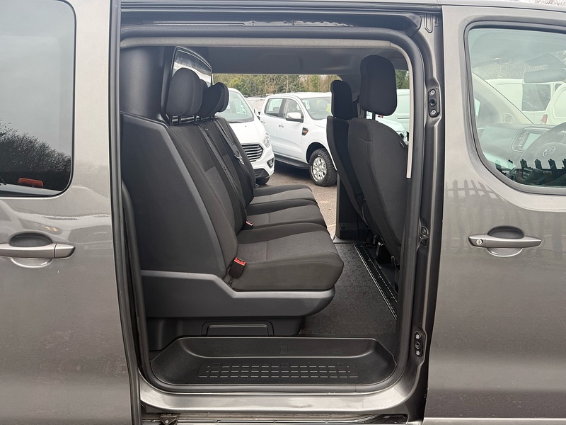 Vauxhall 2.0 Turbo D 3100 Elite Crew Van Double Cab 5dr Diesel Auto L1 H1 Euro 6 (s/s) (180 ps)