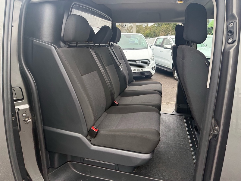 Vauxhall 2.0 Turbo D 3100 Elite Crew Van Double Cab 5dr Diesel Auto L1 H1 Euro 6 (s/s) (180 ps)