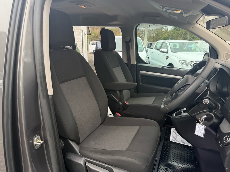 Vauxhall 2.0 Turbo D 3100 Elite Crew Van Double Cab 5dr Diesel Auto L1 H1 Euro 6 (s/s) (180 ps)