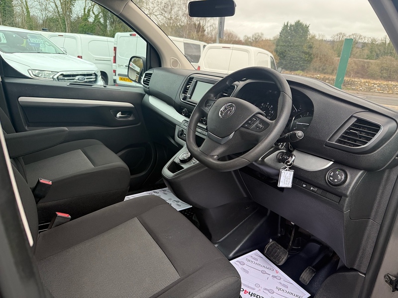 Vauxhall 2.0 Turbo D 3100 Elite Crew Van Double Cab 5dr Diesel Auto L1 H1 Euro 6 (s/s) (180 ps)