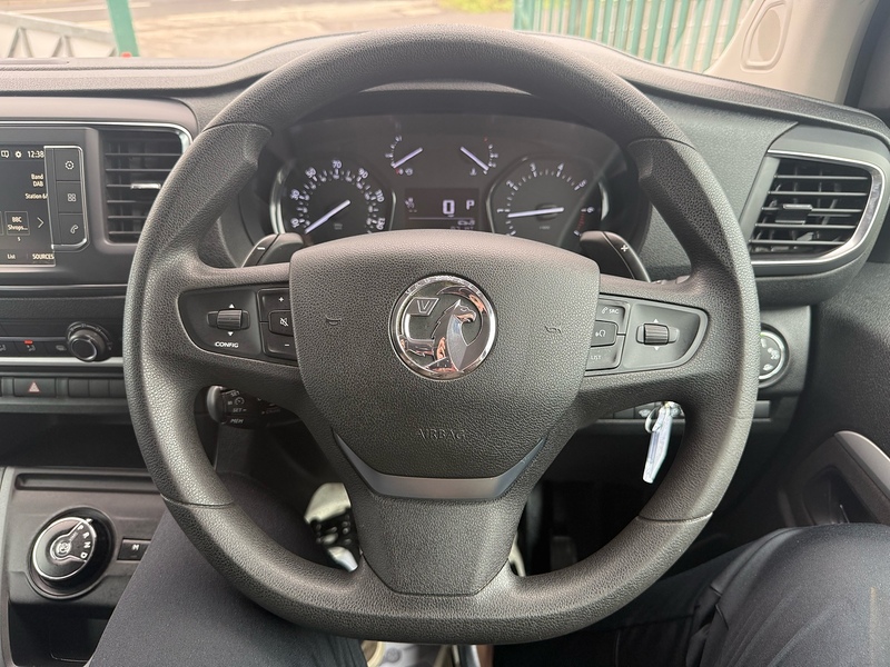 Vauxhall 2.0 Turbo D 3100 Elite Crew Van Double Cab 5dr Diesel Auto L1 H1 Euro 6 (s/s) (180 ps)