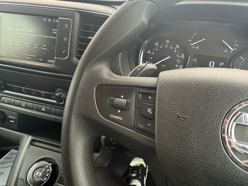 Vauxhall 2.0 Turbo D 3100 Elite Crew Van Double Cab 5dr Diesel Auto L1 H1 Euro 6 (s/s) (180 ps)