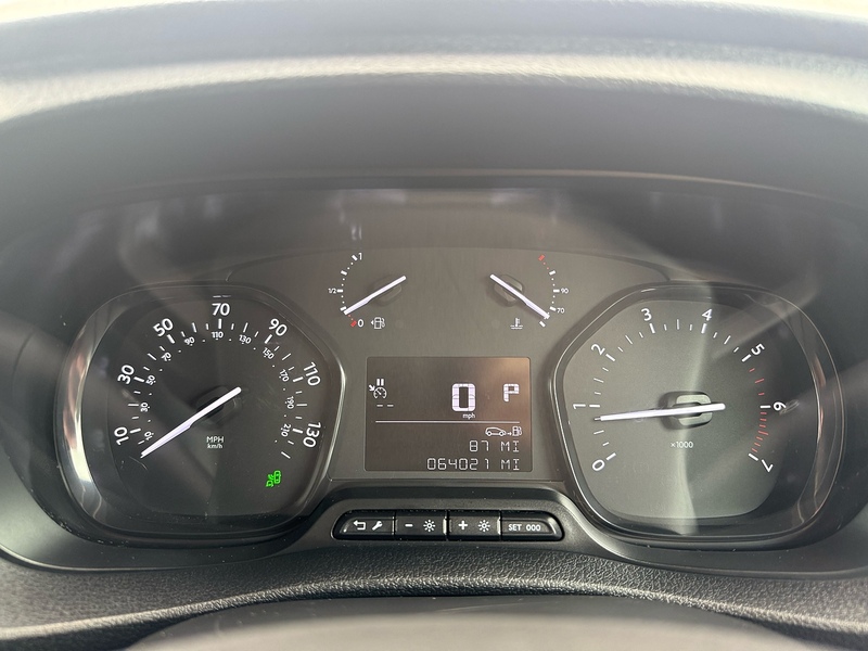 Vauxhall 2.0 Turbo D 3100 Elite Crew Van Double Cab 5dr Diesel Auto L1 H1 Euro 6 (s/s) (180 ps)