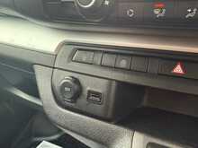 Vauxhall Vivaro Turbo D 3100 Elite 