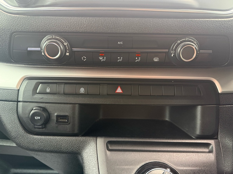 Vauxhall 2.0 Turbo D 3100 Elite Crew Van Double Cab 5dr Diesel Auto L1 H1 Euro 6 (s/s) (180 ps)