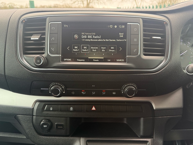 Vauxhall 2.0 Turbo D 3100 Elite Crew Van Double Cab 5dr Diesel Auto L1 H1 Euro 6 (s/s) (180 ps)