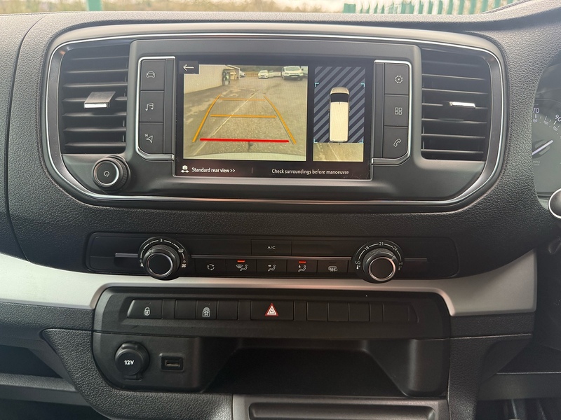 Vauxhall 2.0 Turbo D 3100 Elite Crew Van Double Cab 5dr Diesel Auto L1 H1 Euro 6 (s/s) (180 ps)