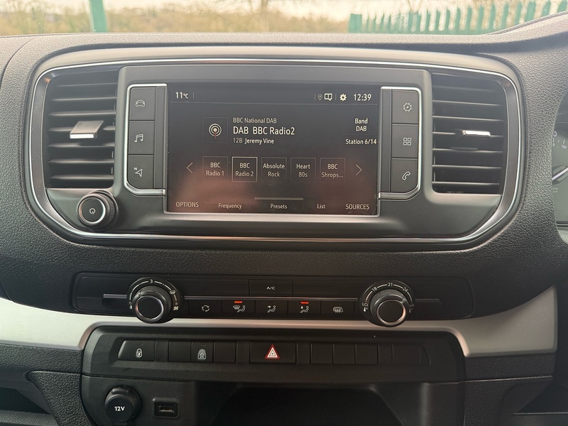 Vauxhall 2.0 Turbo D 3100 Elite Crew Van Double Cab 5dr Diesel Auto L1 H1 Euro 6 (s/s) (180 ps)