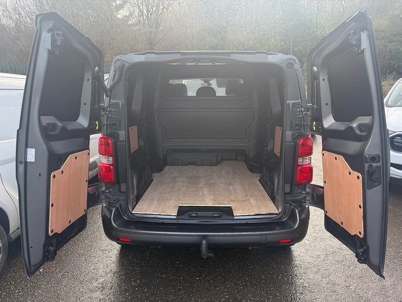 Vauxhall 2.0 Turbo D 3100 Elite Crew Van Double Cab 5dr Diesel Auto L1 H1 Euro 6 (s/s) (180 ps)