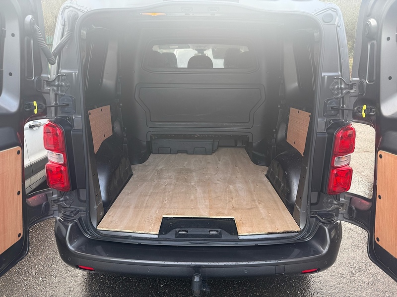 Vauxhall 2.0 Turbo D 3100 Elite Crew Van Double Cab 5dr Diesel Auto L1 H1 Euro 6 (s/s) (180 ps)