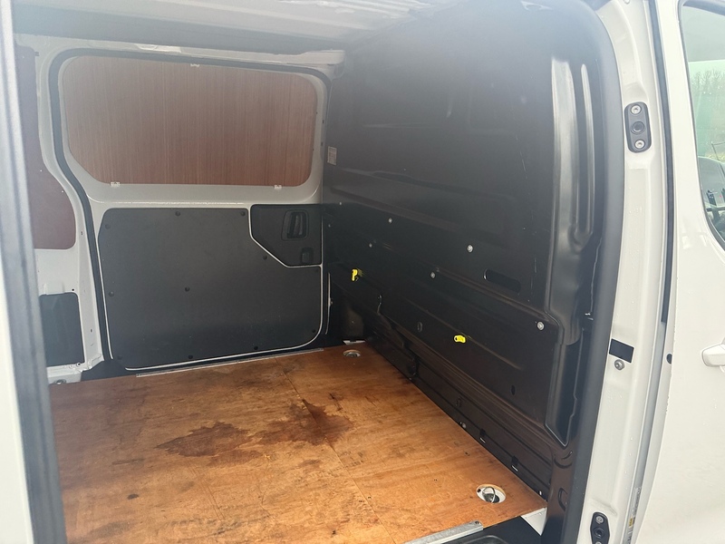 Vauxhall 1.5 Turbo D 2900 Sportive Panel Van 6dr Diesel Manual L2 H1 Euro 6 (s/s) (100 ps)