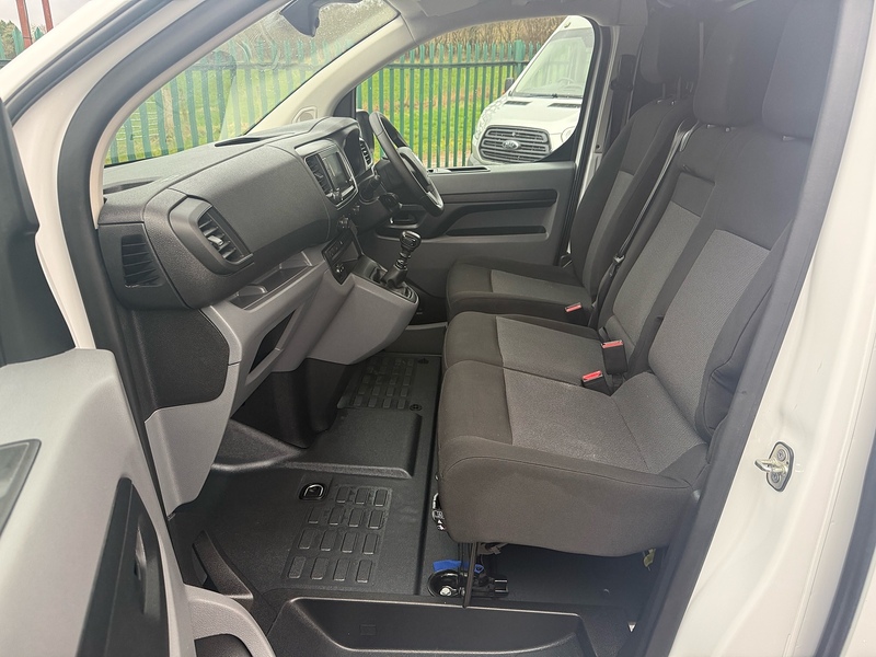 Vauxhall 1.5 Turbo D 2900 Sportive Panel Van 6dr Diesel Manual L2 H1 Euro 6 (s/s) (100 ps)