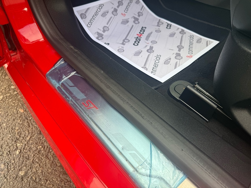 Ford 1.0T EcoBoost ST-Line X Hatchback 5dr Petrol Manual Euro 6 (s/s) (100 ps)