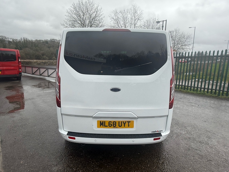 Ford 2.0 310 EcoBlue Titanium Minibus Double Cab 5dr Diesel Manual L2 Euro 6 (s/s) (130 ps)