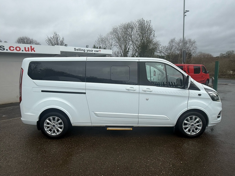 Ford 2.0 310 EcoBlue Titanium Minibus Double Cab 5dr Diesel Manual L2 Euro 6 (s/s) (130 ps)