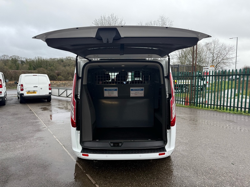 Ford 2.0 310 EcoBlue Titanium Minibus Double Cab 5dr Diesel Manual L2 Euro 6 (s/s) (130 ps)