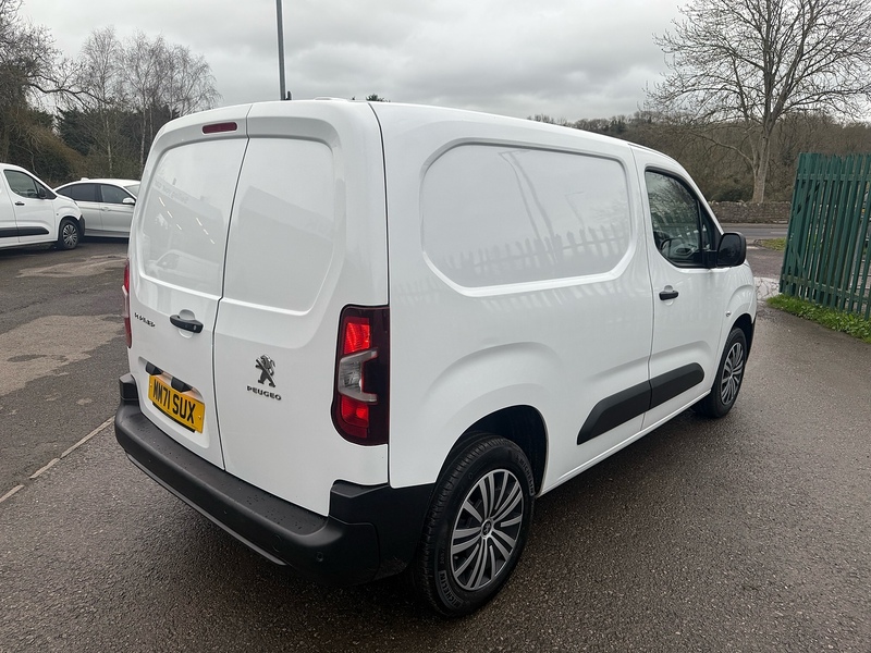 Peugeot 1.5 BlueHDi 1000 Professional Premium Standard Panel Van 5dr Diesel Manual SWB Euro 6 (100 bhp)