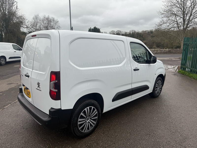 Peugeot 1.5 BlueHDi 1000 Professional Premium Standard Panel Van 5dr Diesel Manual SWB Euro 6 (100 bhp)