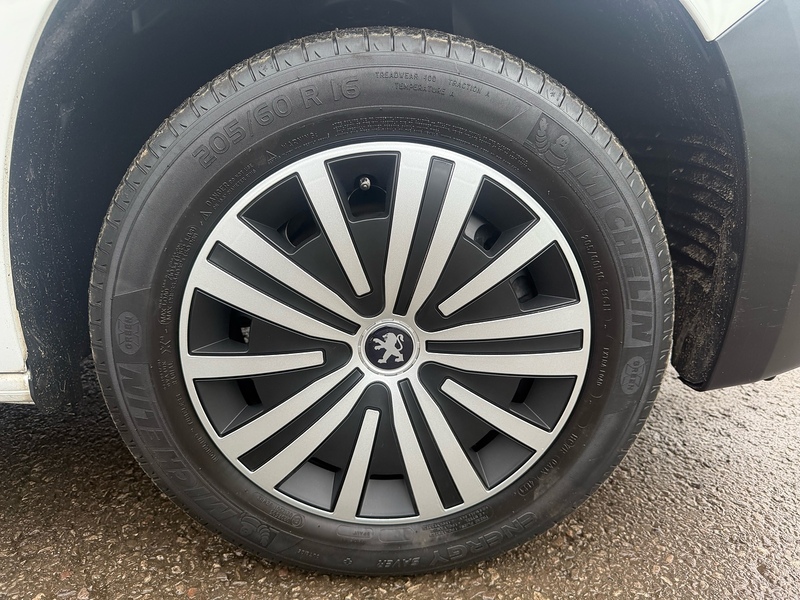 Peugeot 1.5 BlueHDi 1000 Professional Premium Standard Panel Van 5dr Diesel Manual SWB Euro 6 (100 bhp)