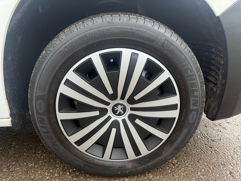 Peugeot 1.5 BlueHDi 1000 Professional Premium Standard Panel Van 5dr Diesel Manual SWB Euro 6 (100 bhp)