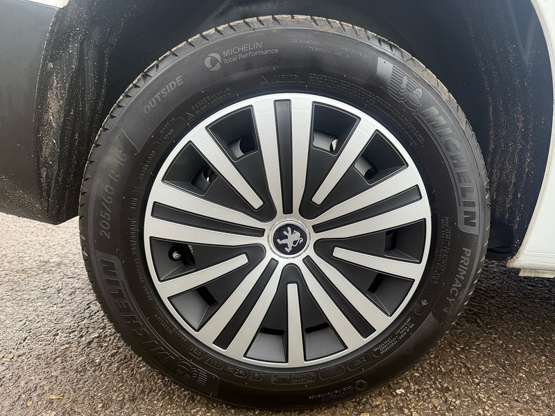 Peugeot 1.5 BlueHDi 1000 Professional Premium Standard Panel Van 5dr Diesel Manual SWB Euro 6 (100 bhp)