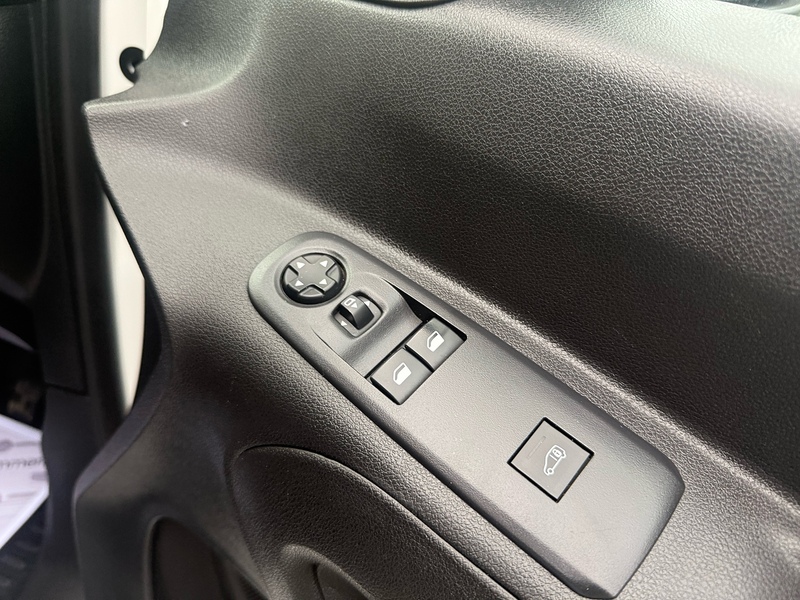 Peugeot 1.5 BlueHDi 1000 Professional Premium Standard Panel Van 5dr Diesel Manual SWB Euro 6 (100 bhp)