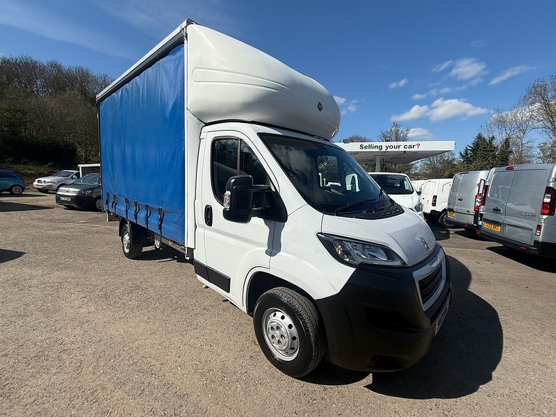 2.2 BlueHDi 335 Built for Business Curtainside Chassis Cab 4dr Diesel Manual L4 Euro 6 (s/s) (140 ps)