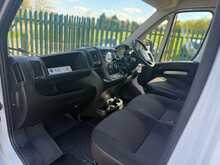 Peugeot Boxer BlueHDi 335 Built for Business 
