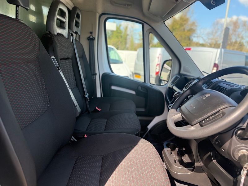 Peugeot 2.2 BlueHDi 335 Built for Business Curtainside Chassis Cab 4dr Diesel Manual L4 Euro 6 (s/s) (140 ps)