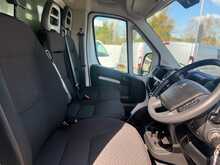 Peugeot Boxer BlueHDi 335 Built for Business 