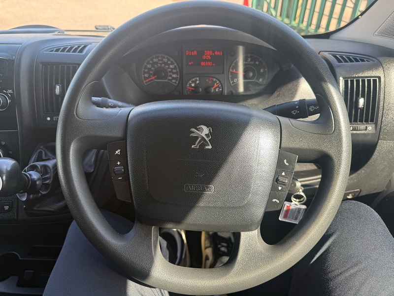 Peugeot 2.2 BlueHDi 335 Built for Business Curtainside Chassis Cab 4dr Diesel Manual L4 Euro 6 (s/s) (140 ps)
