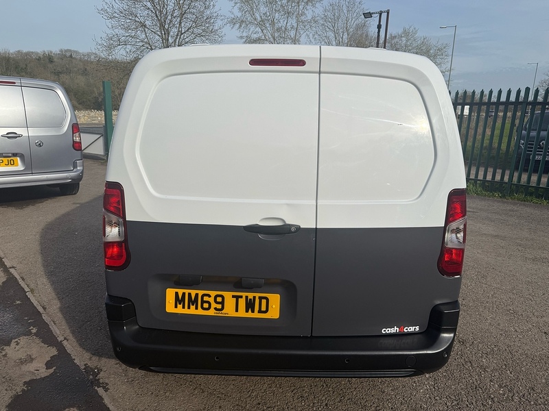 Peugeot 1.5 BlueHDi 950 Professional Long Panel Van 6dr Diesel Manual LWB Euro 6 (100 bhp)