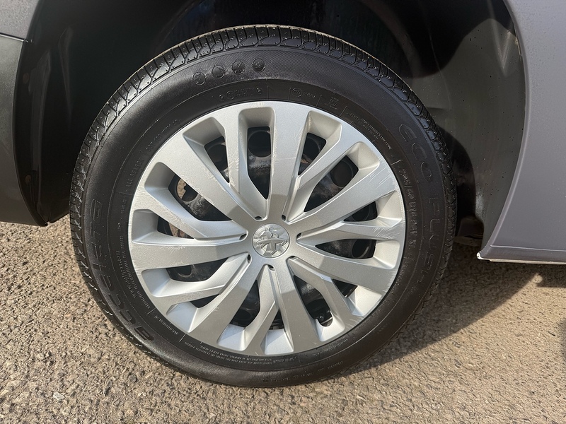 Peugeot 1.5 BlueHDi 950 Professional Long Panel Van 6dr Diesel Manual LWB Euro 6 (100 bhp)