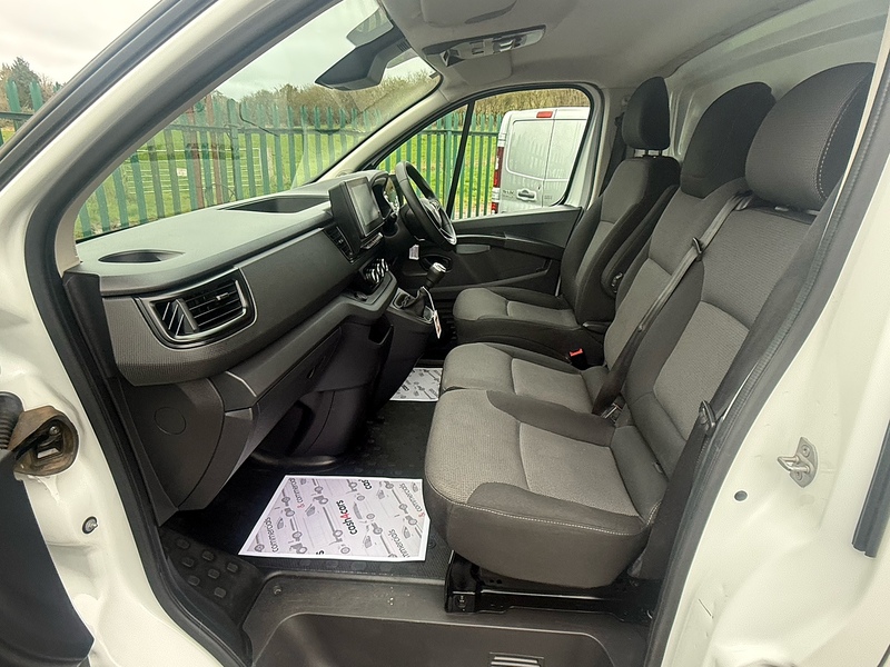 Renault 2.0 dCi Blue SL28 Business+ Panel Van 5dr Diesel Manual L1 H1 Euro 6 (s/s) (130 ps)