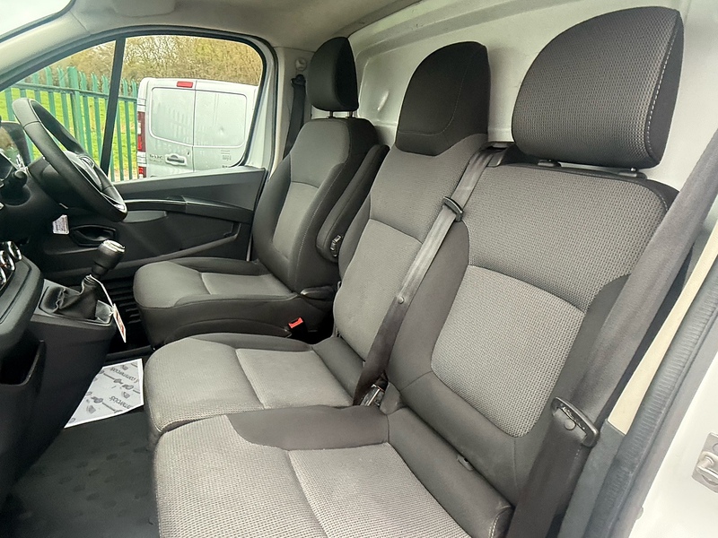 Renault 2.0 dCi Blue SL28 Business+ Panel Van 5dr Diesel Manual L1 H1 Euro 6 (s/s) (130 ps)