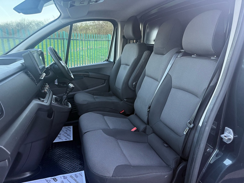 Renault 2.0 dCi Blue SL28 Business+ Panel Van 5dr Diesel Manual L1 H1 Euro 6 (s/s) (130 ps)