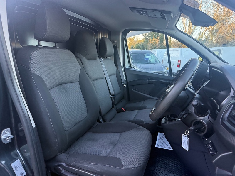 Renault 2.0 dCi Blue SL28 Business+ Panel Van 5dr Diesel Manual L1 H1 Euro 6 (s/s) (130 ps)