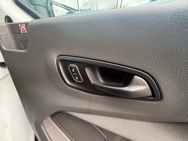 Ford 2.0 350 EcoBlue MHEV Leader Chassis Cab 2dr Diesel Manual RWD L4 Euro 6 (s/s) (130 ps)