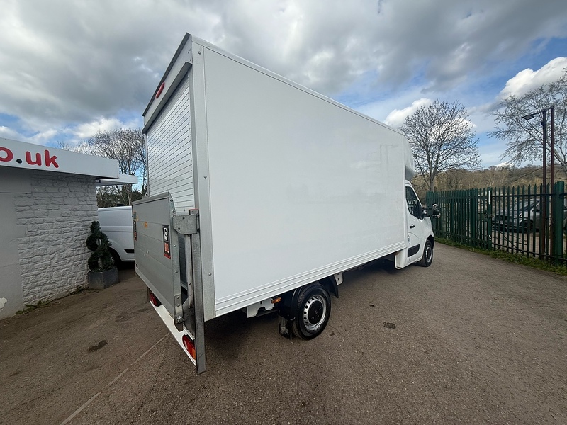 Nissan 2.3 dCi 35 SE luton 2dr Diesel Manual FWD L3 Euro 6 (130 ps)