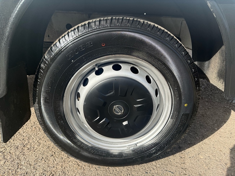 Nissan 2.3 dCi 35 SE luton 2dr Diesel Manual FWD L3 Euro 6 (130 ps)