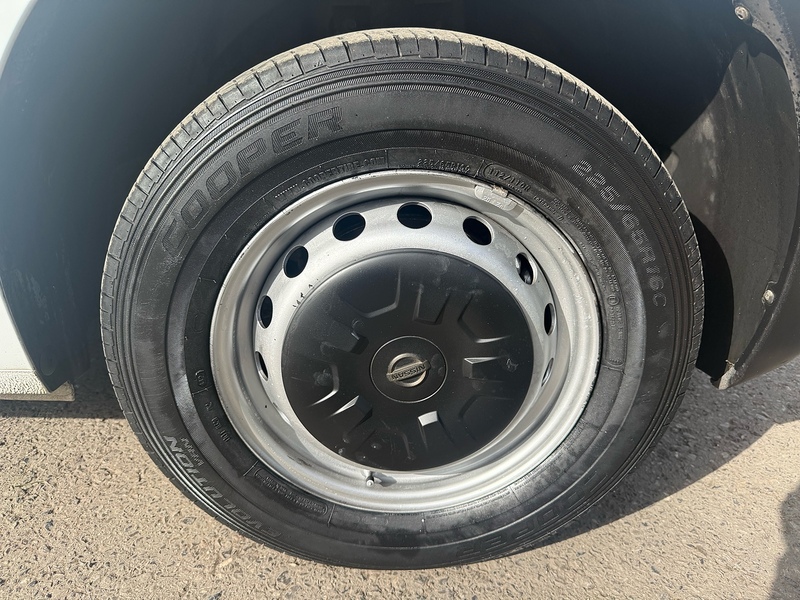 Nissan 2.3 dCi 35 SE luton 2dr Diesel Manual FWD L3 Euro 6 (130 ps)